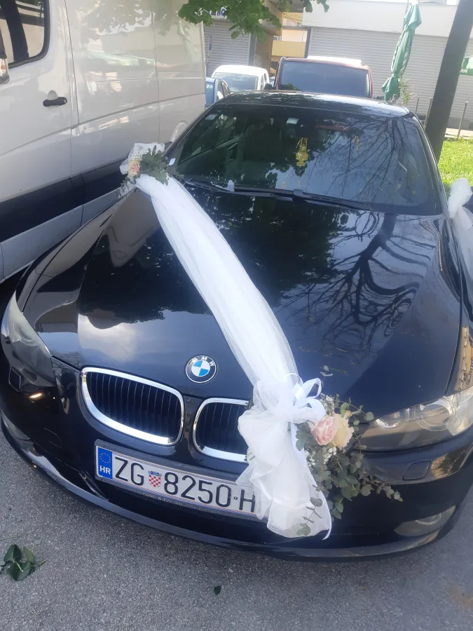 Dekoracija auta za mladence Cvjećarna Bonsai Prečko Zagreb.