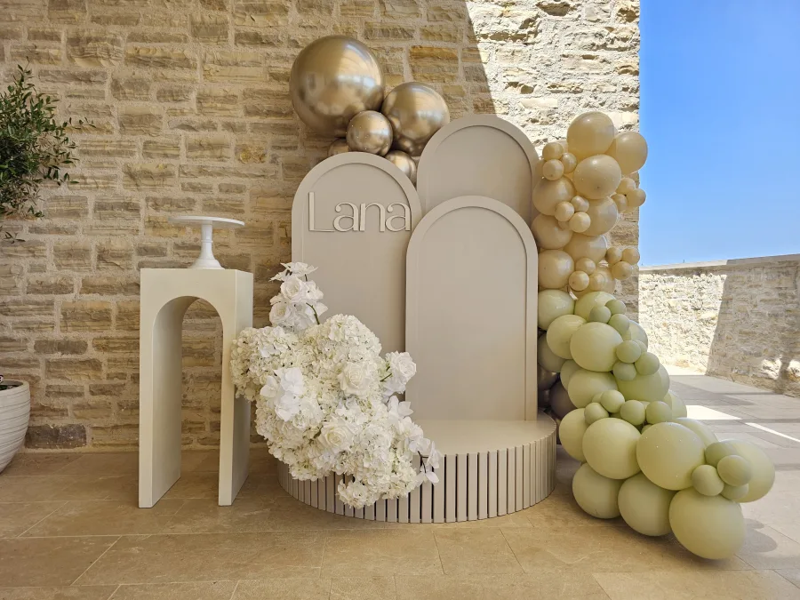 Event styling baloni, ime i cvijeće dekoracija