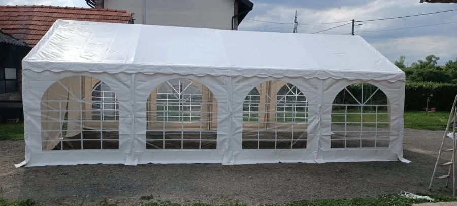 Bijeli šator za najam.