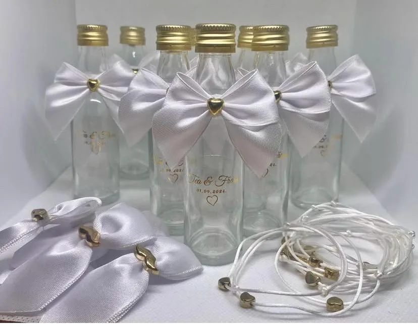 Reveri, narukvice i zahvalnice u obliku boce.