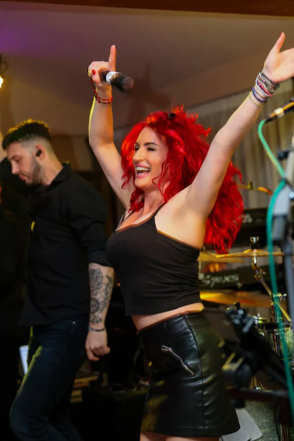 Estera Strmečki pleše na vjenčanju.