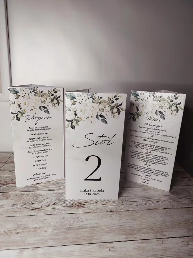 Kartice za stolove na vjenčanju, printani menu i program večeri.