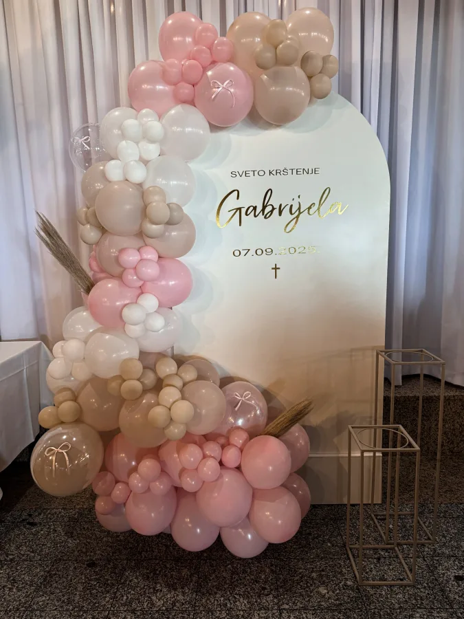 aee9f00e 4fc3 4f64 b89b abe537c9643a 7