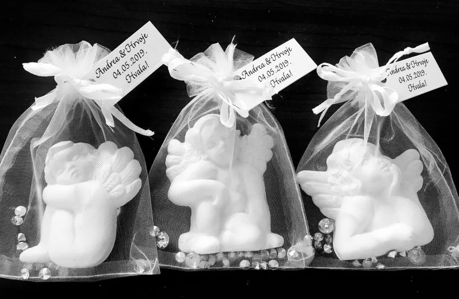 Zahvalnice od gipsa u obliku anđela za vjenčanje.