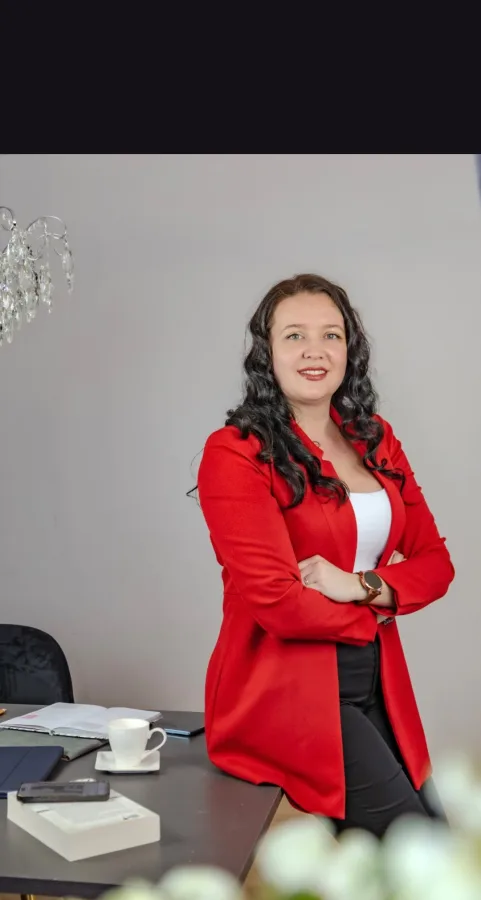 Divow simbolični matičar zagreb - žena u crvenom sakou.