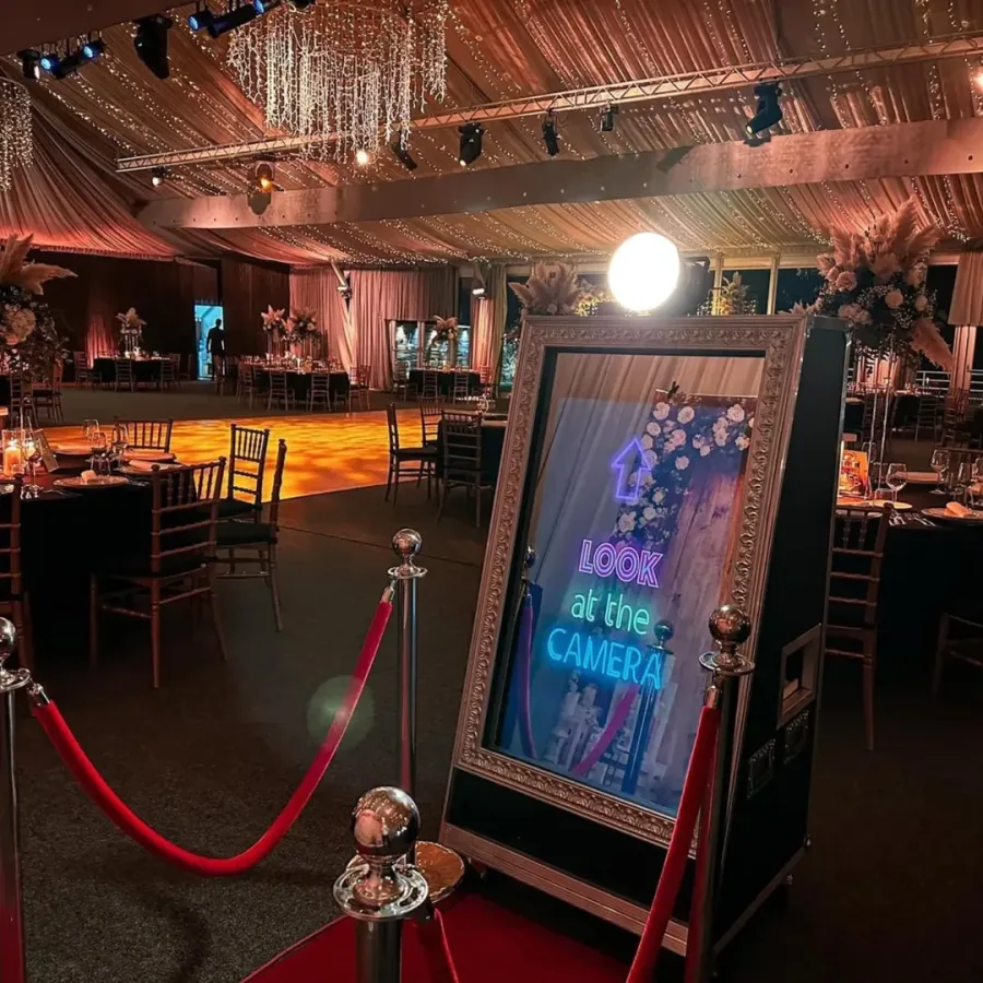 MagicMirror photobooth za vjenčanje u sali.