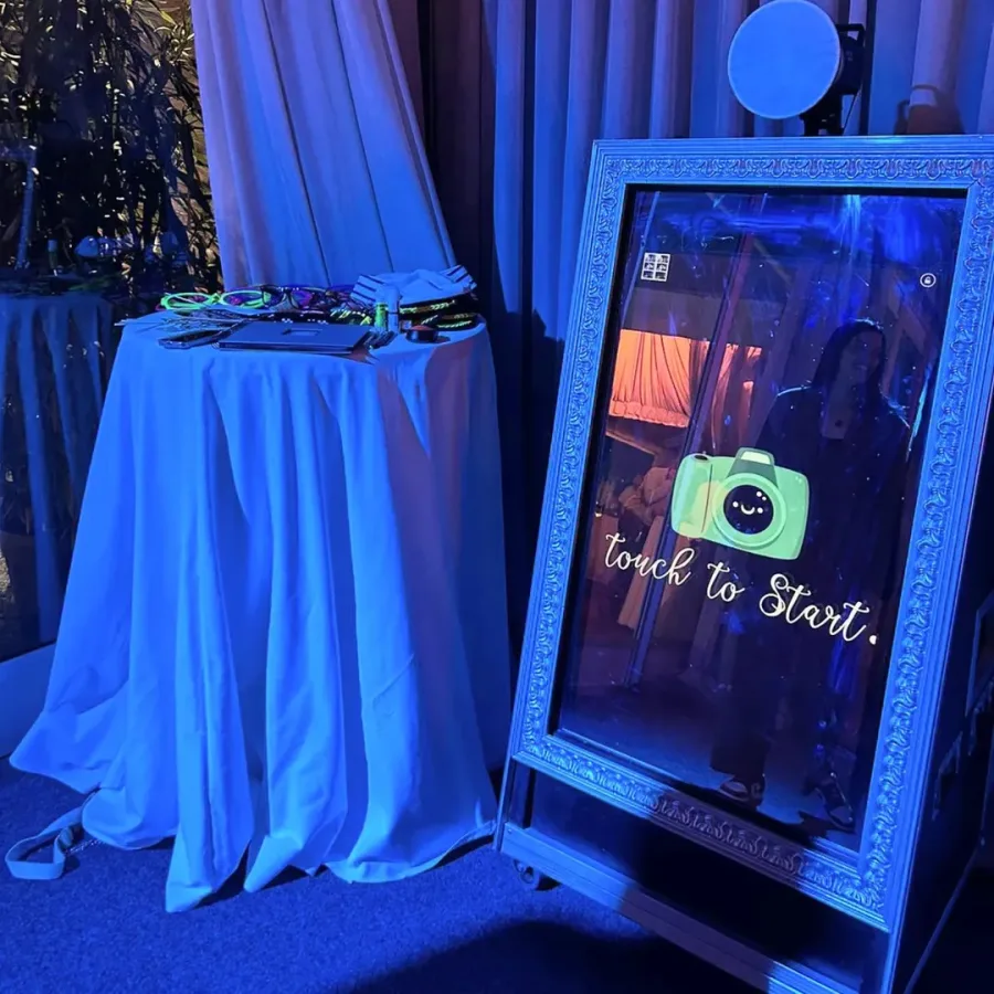 Ogledalo kao photobooth na vjenčanju.