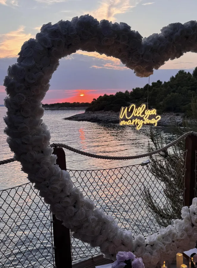 Will you marry me svjetleći natpis i dekoracija za prosidbu