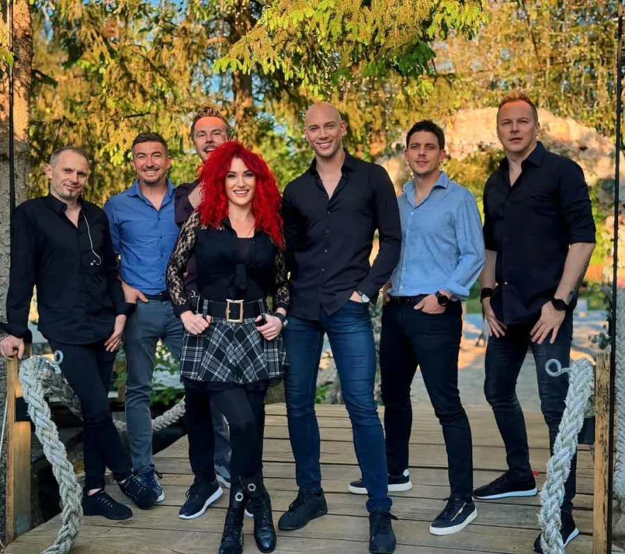 Grupa Joy bend za vjenčanja u prirodi.