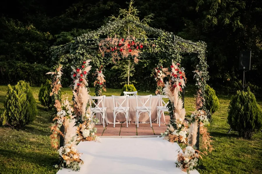 Sjenica za obred na otvorenom u prirodi na imaju Marincel Zagreb.