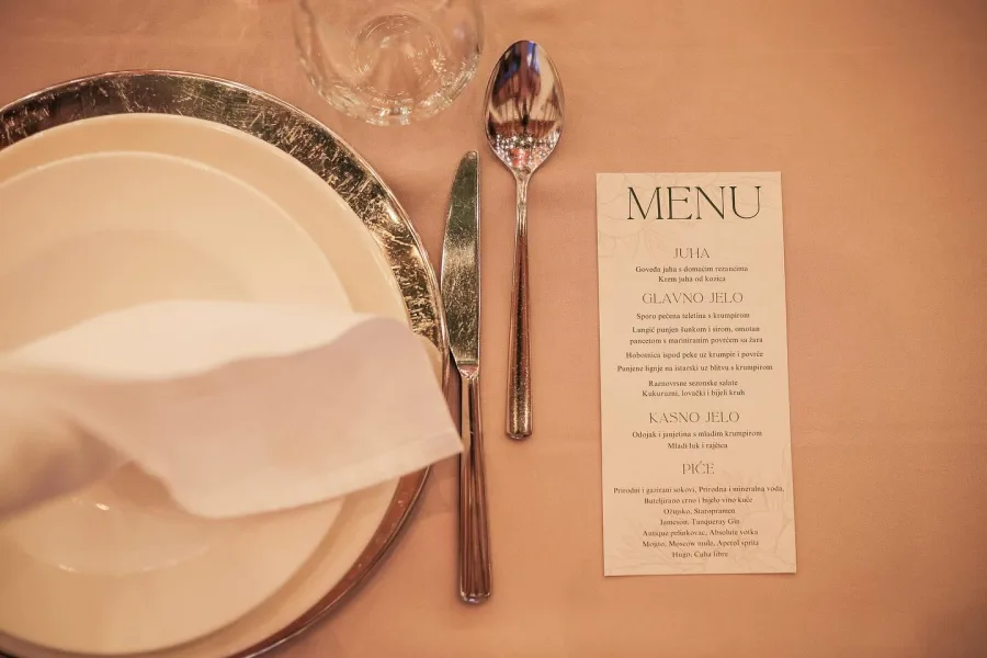 Beštek i meni za vjenčanje.