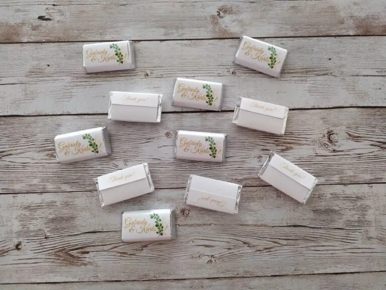 Čokoladice za goste kao zahvalnica za vjenčanje s imenima mladenaca.