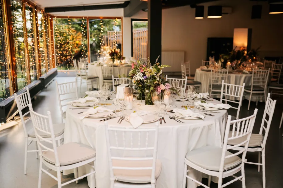 Klub šumica okrugli stol za vjenčanje.