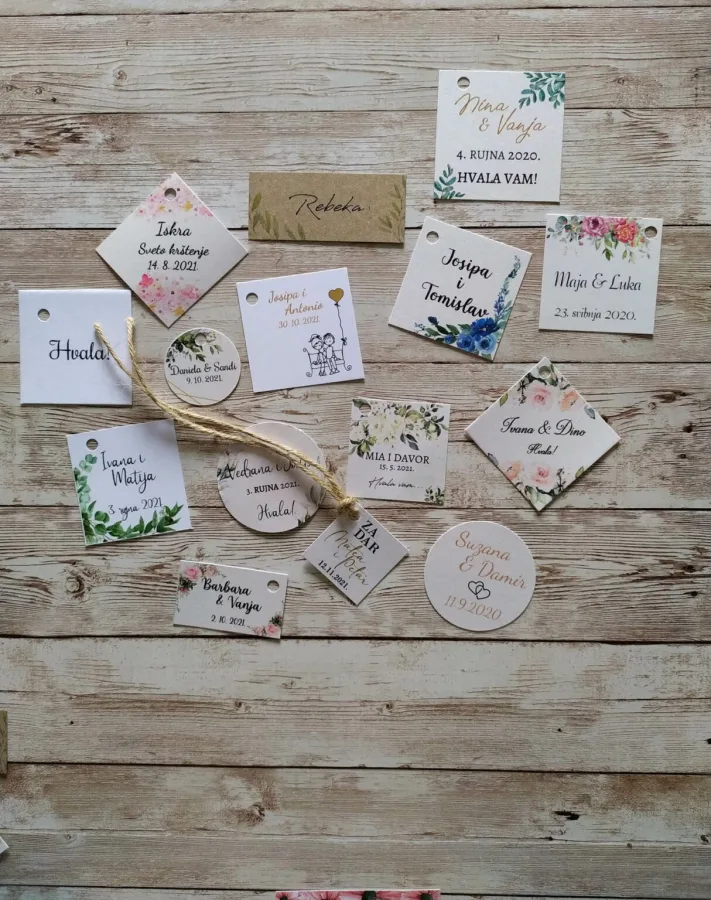 Razne privjesnice za vjenčanje.