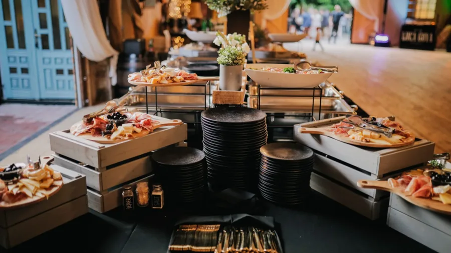 Hladno predjelo i naresci catering na vjenčanju.