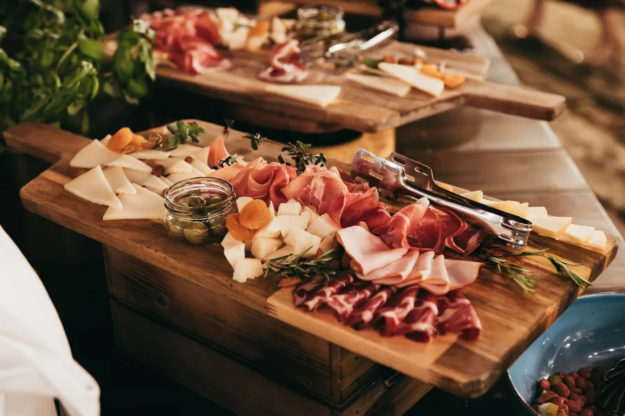 Naresci pršut sir masline - catering za vjenčanje.