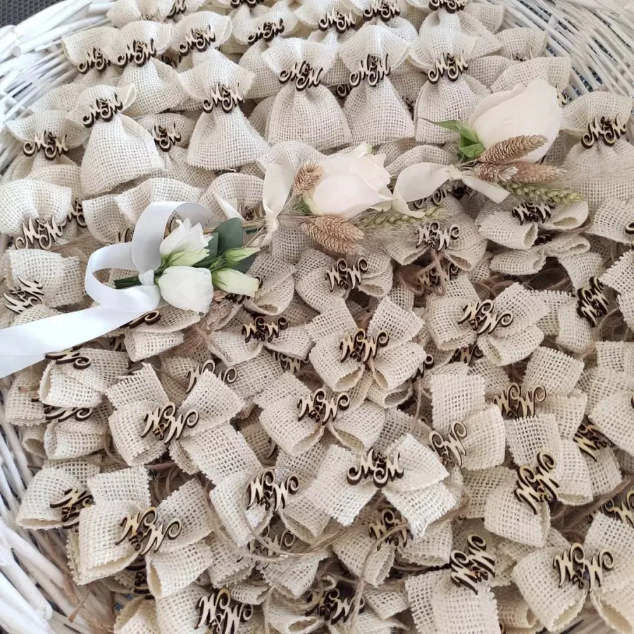 Bijeli mrežasti reveri s natpisima M&M