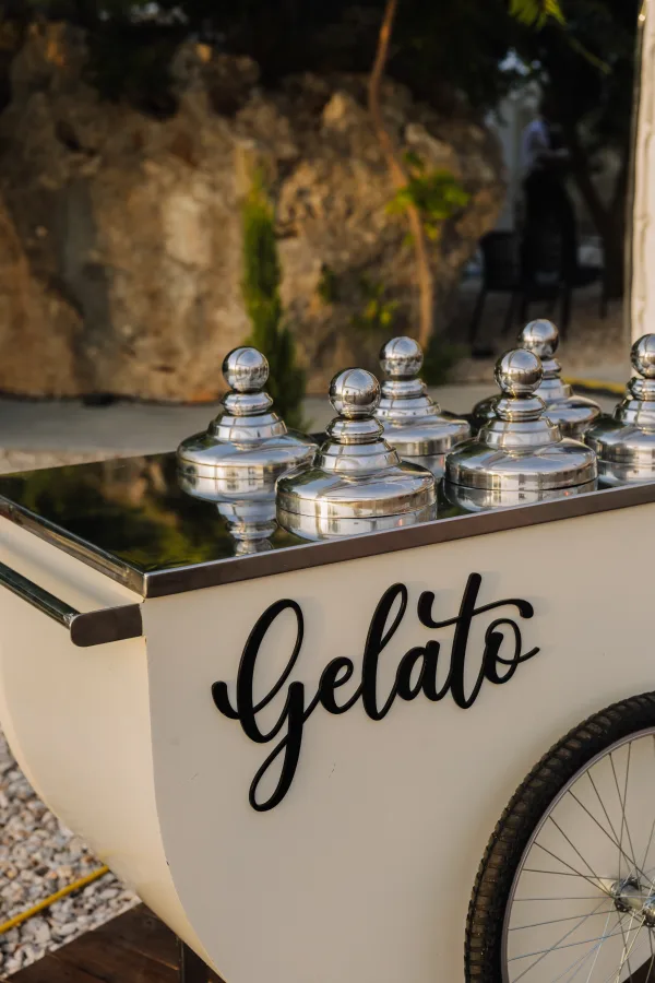 Gellato sladoled kolica na vjenčanju u Heritage event venue Dubrovnik.
