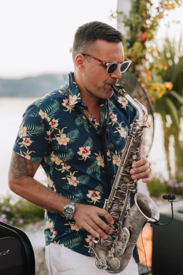 Saksofon na vjenčanju u sali Heritage event venue kod Dubrovnika.