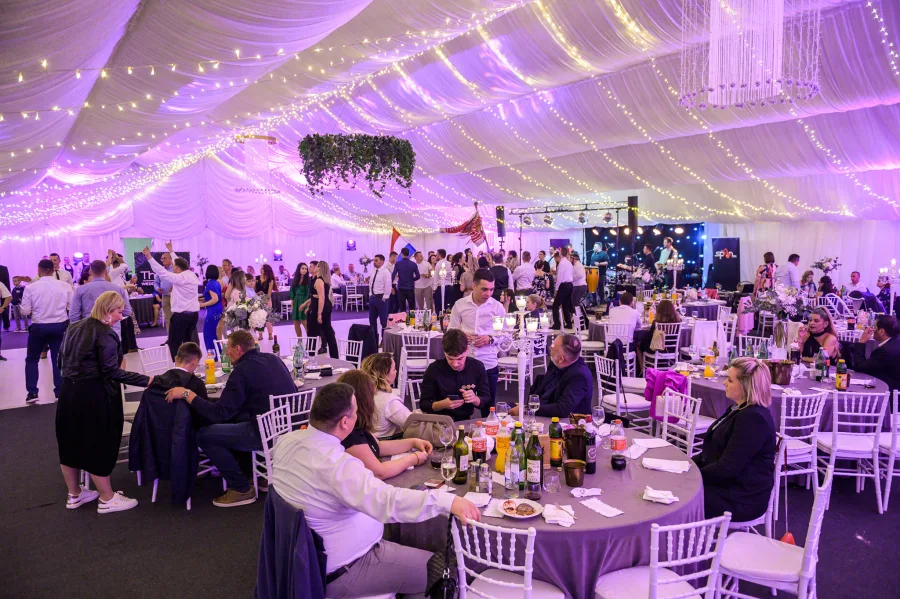 Svadba u sali za vjenčanje pored Zagreba TheTUR.