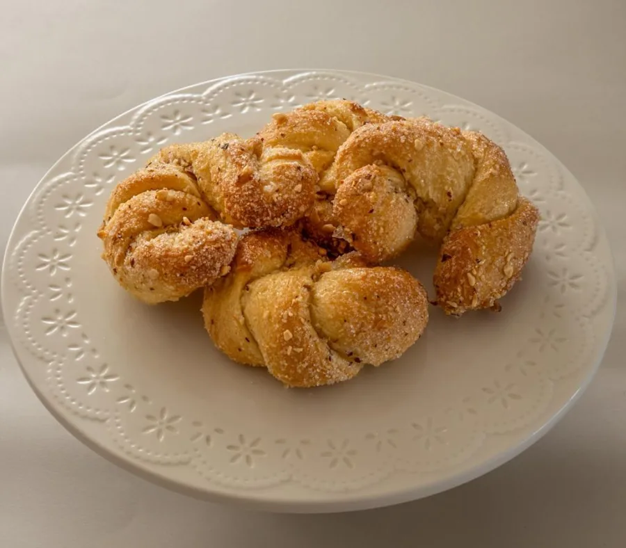 Starografske kiflice s orašidima suhi starinski kolači.