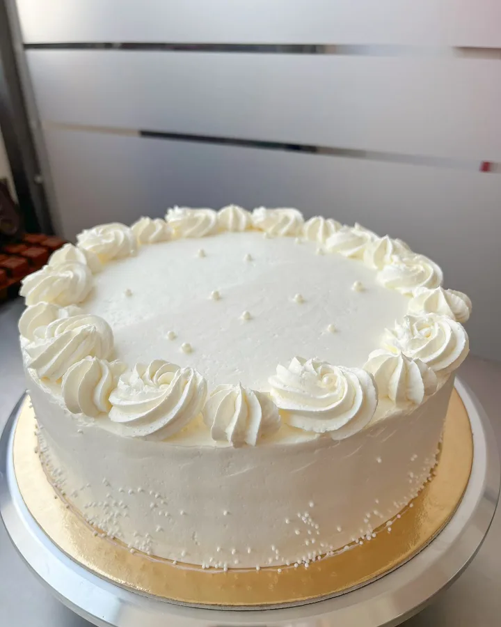 Bijela torta za vjencanje galetin Split