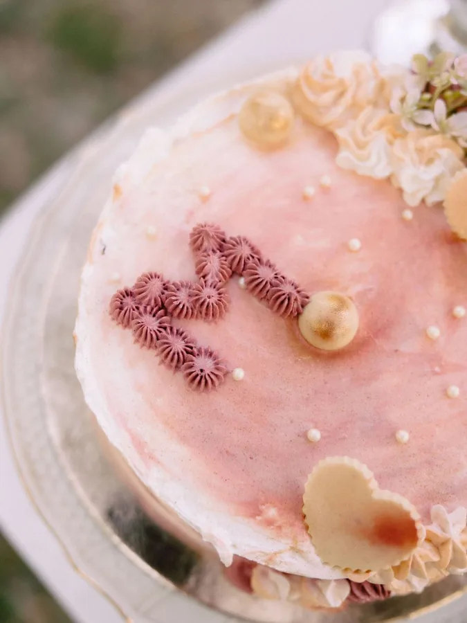 Roza torta s rozim slovom M