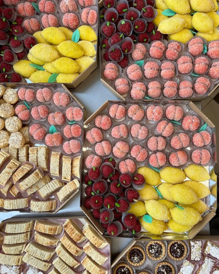 Suhi i starinski kolači za vjenčanja i evente - breskvice, limun, jagode