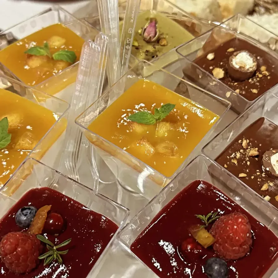 Desertne čašice raznih okusa.