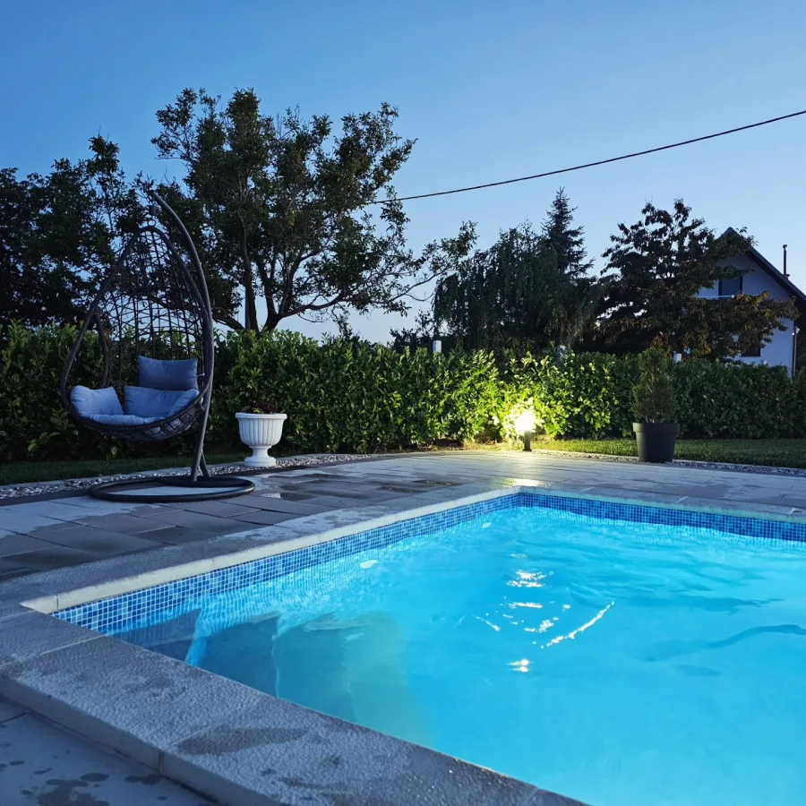 Bazen vile za vjenčanja po noći.