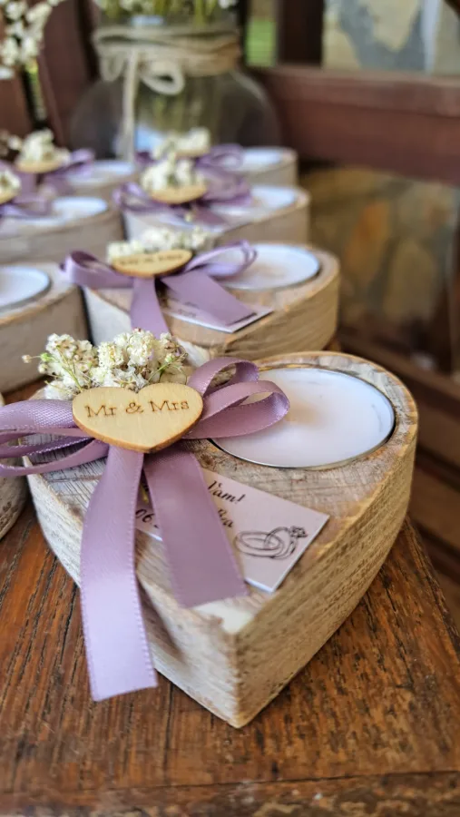 Ručno rađene zahvalnice za vjenčanje od drveta u srca.