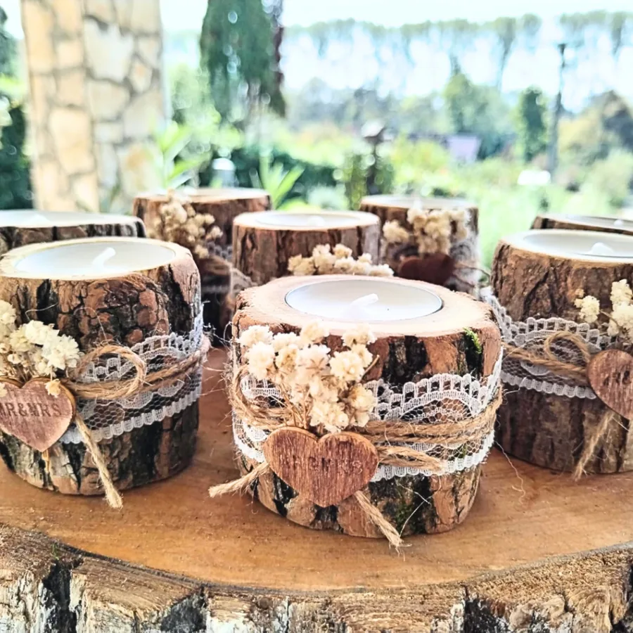 Ručno rađene zahvalnice za vjenčanje od drveta kao stalak za svijeću.