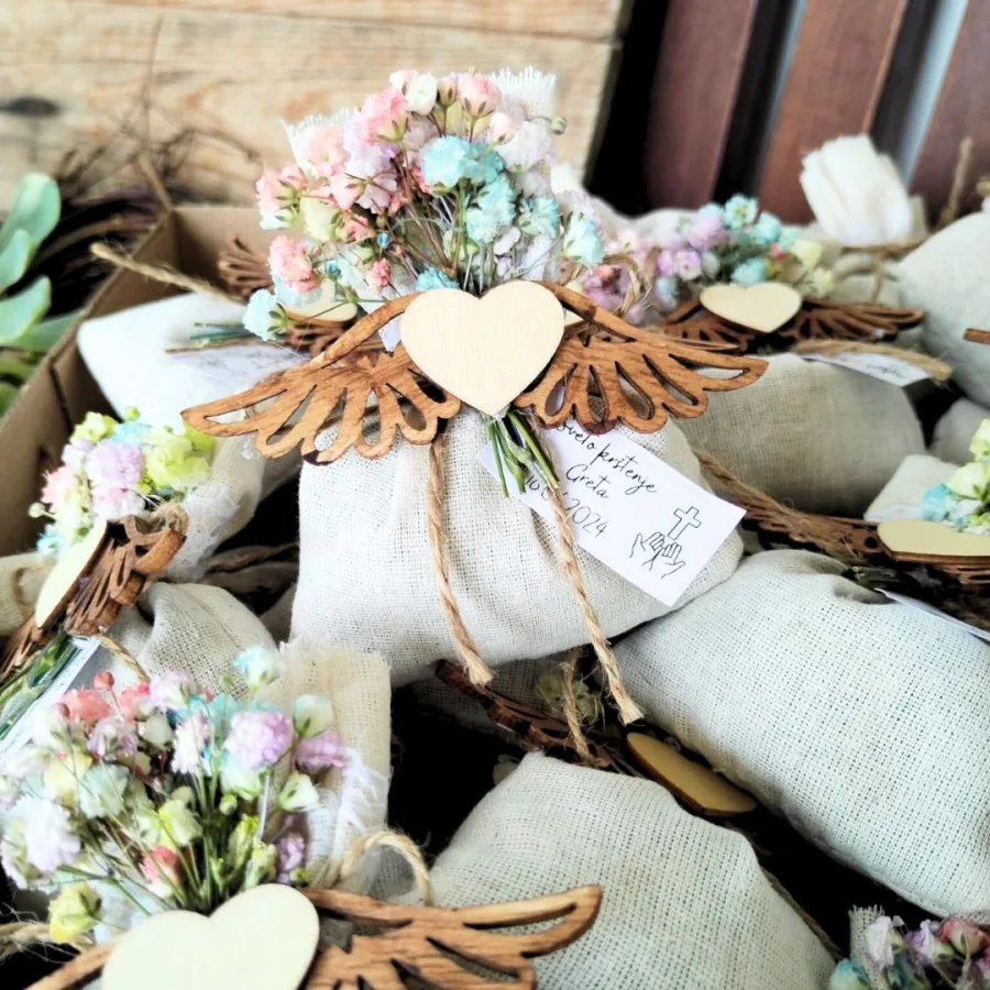 Male vrečice lavande kao zahvalnice za krštenje.